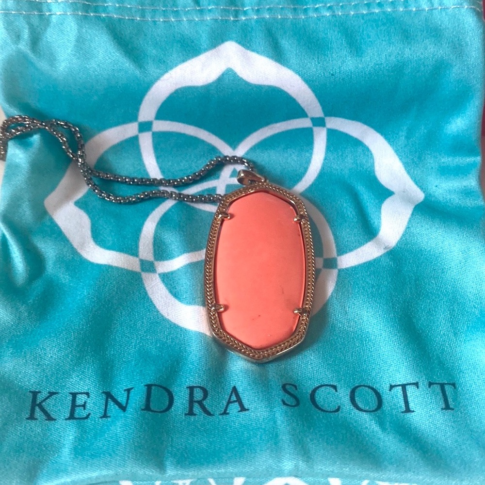 Kendra Scott necklace